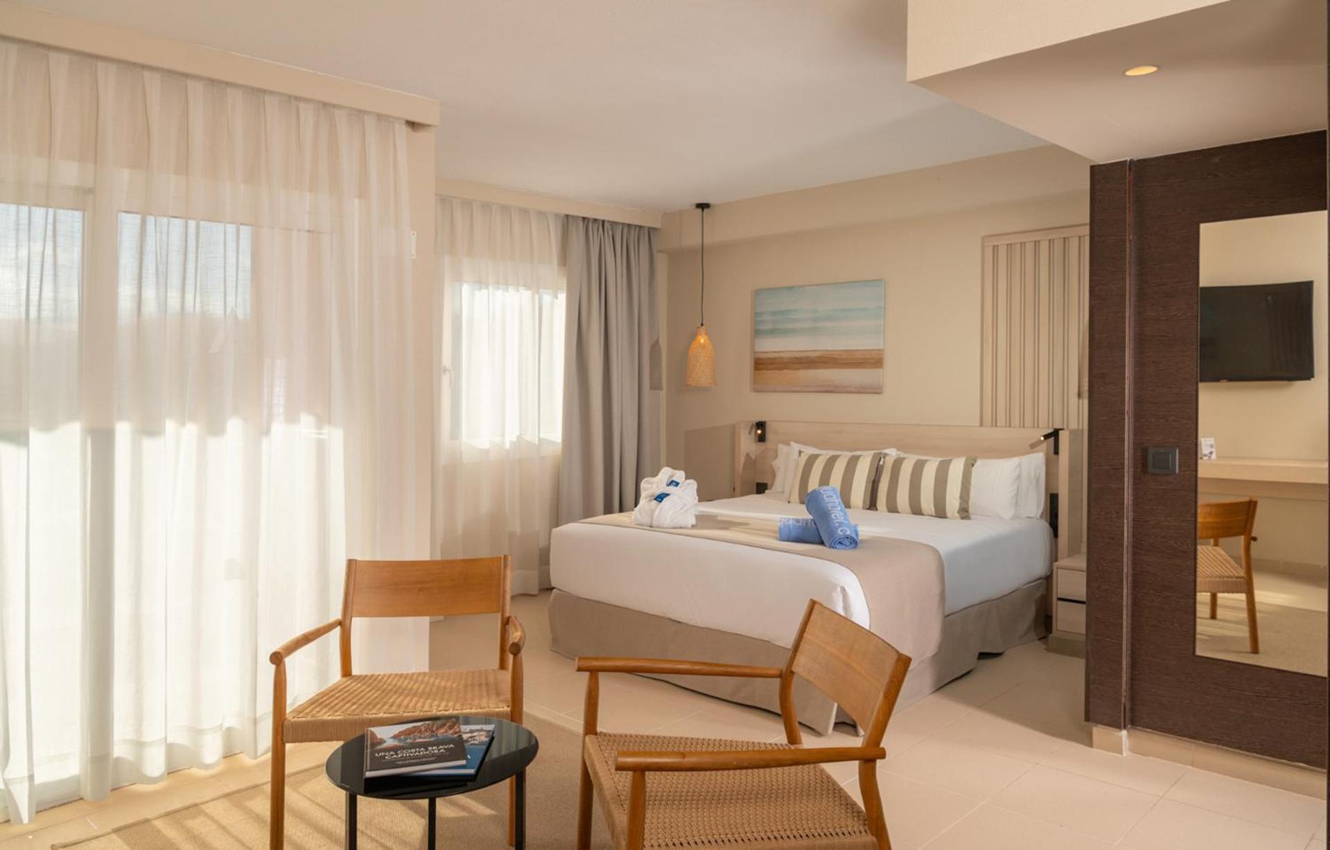 Aqua Hotel The Breeze (Adults Only +18) All Inclusive Santa Susanna Ngoại thất bức ảnh